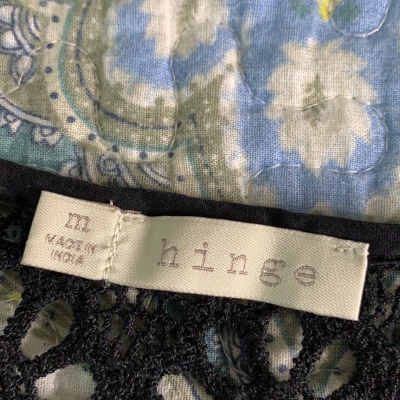 Hinge crocheted floral black top M - Picture 5 of 11